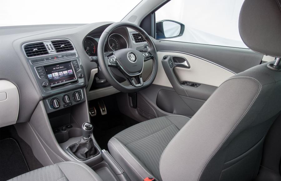  Volkswagen Polo 5-Door 2014 года  (UK) (фото 16 из 20)